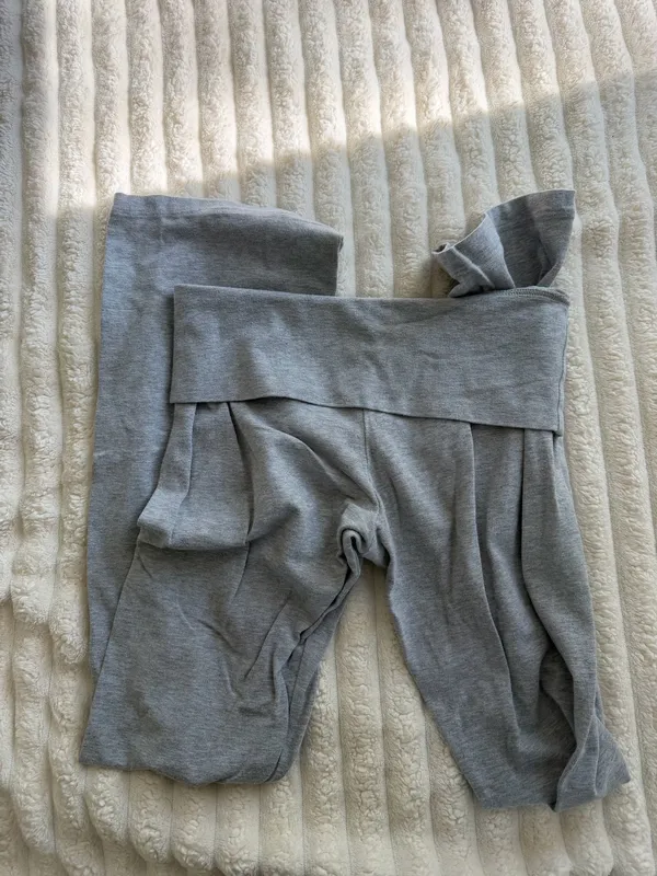 Brandy Melville Priscilla Flare Pants Grey - Image 3