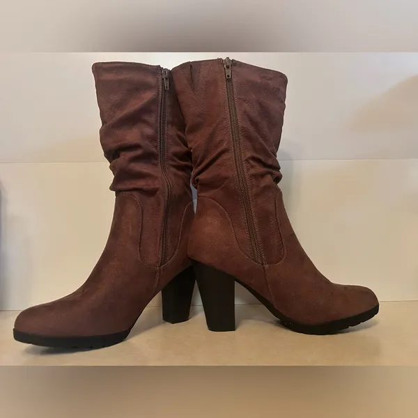 White Mountain Women’s 7.5 Brown Heeled Boots - Image 3