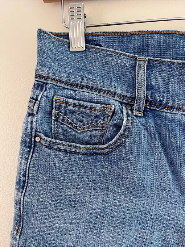 Levi's Vintage 515 Light Blue Denim Bermuda Jean Shorts - Size Women’s 6 - Image 6