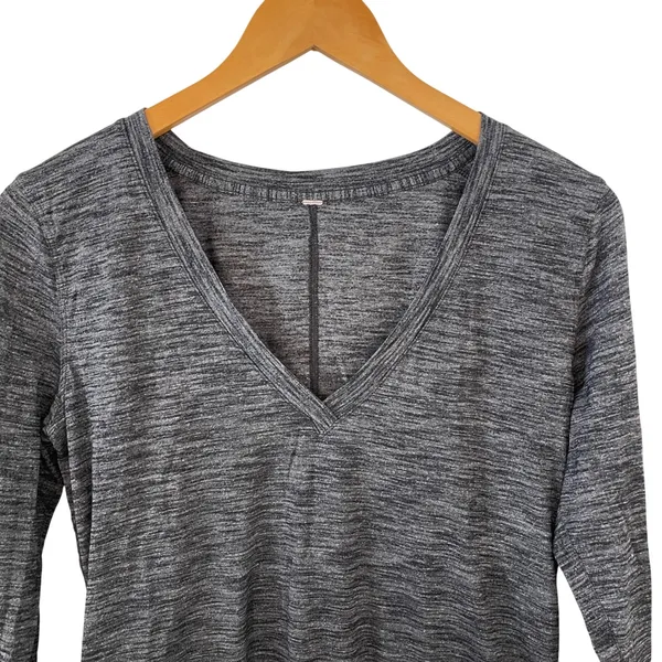 Lululemon Long Sleeve V‎ Neck Top Thumb Hole Heathered Gray AthleticSize 6 - Image 2