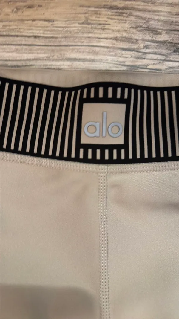 Alo Yoga Leggings - Image 2