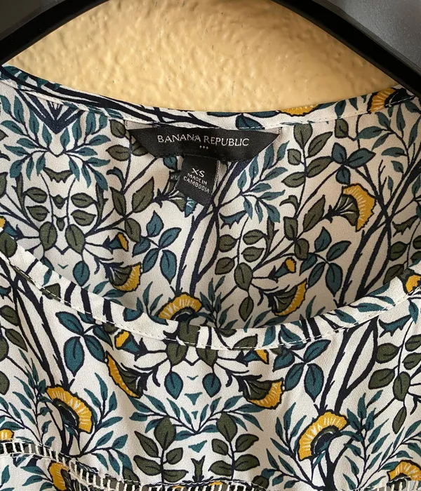 Banana Republic Blouse - Image 4