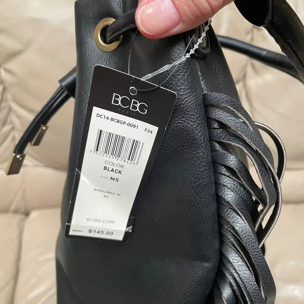 BCBG Paris‎ fringe bucket bag black vegan drawstring shoulder convertible NEW - Image 10