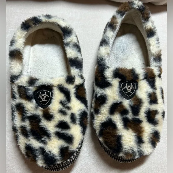 Ariat Size S Women's Snuggle Leopard Print Slipper - Image 3