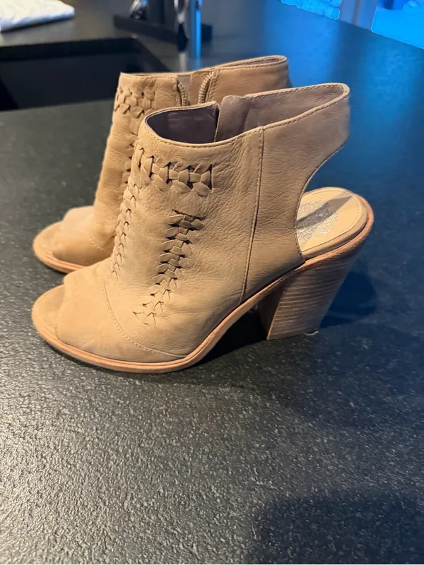 Vince Camuto Katri Woven Booties! Women’s 8! Perfect condition! - Image 2