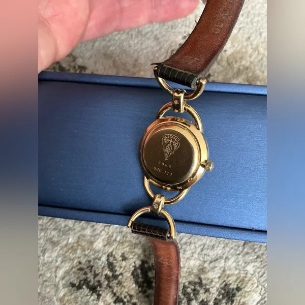 Women’s GUCCI lovely wrist watch❤️💛🖤 - Image 7