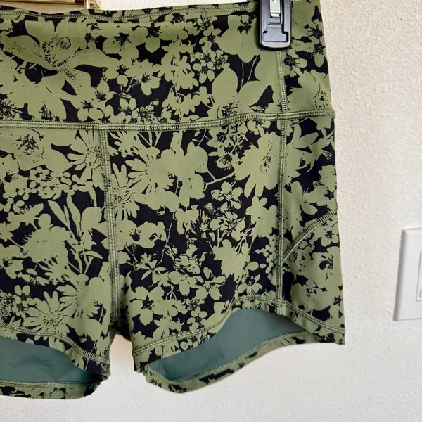 Lululemon In Movement Short Everlux 2.5" SIZE 10 sporty - Image 8