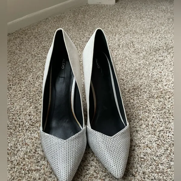 Aldo Silver Shimmer Crystal Cut Studded Formal Heels Size 7.5 Pointed Toe Classy - Image 3