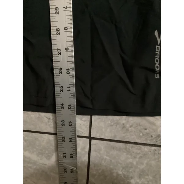Brooks Equilibrium Women Black Running Skort Size S Patterned Waistband 220352 - Image 4