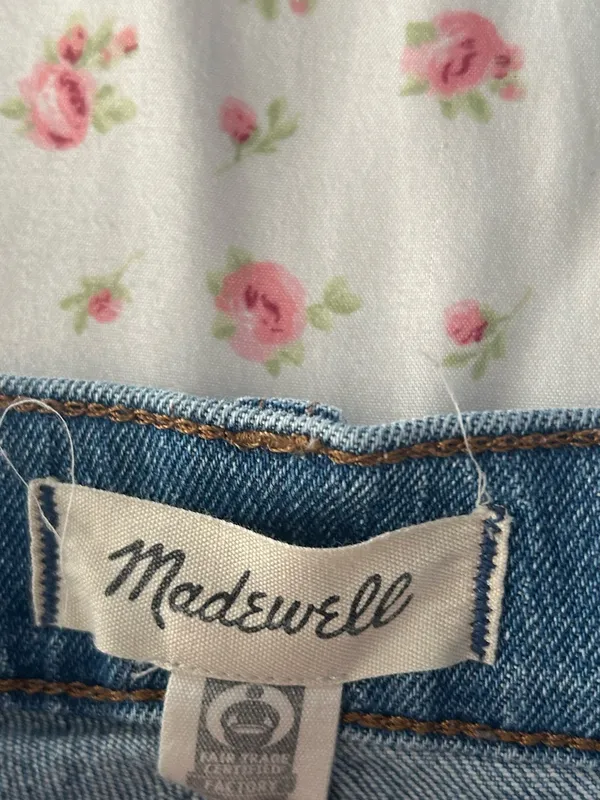 Madewell Medium Blue Wide-Leg Jeans with Frayed Hem - Image 4