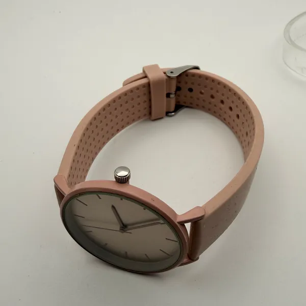 Stylish Pink Minimalist Women's Watch with Silicone Band, Working - Image 3