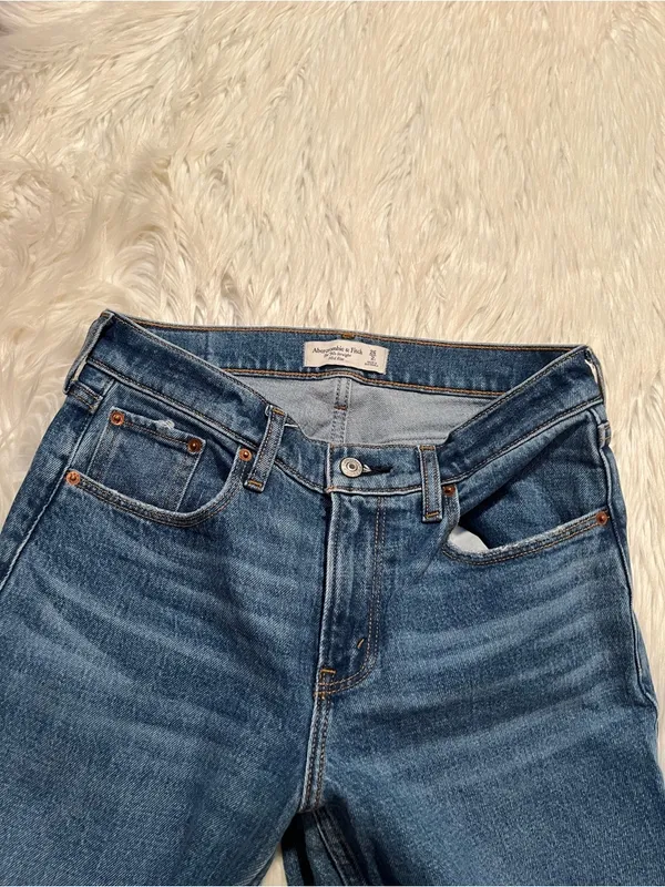 Abercrombie & Fitch Womenm Size 26/2 Long The 90's Straight Mid Rise Jean Medium - Image 4