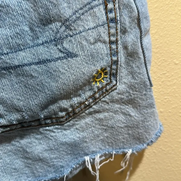 American Eagle size 6 High Rise rainbow patchwork 90’s Boyfriend Shorts - Image 3