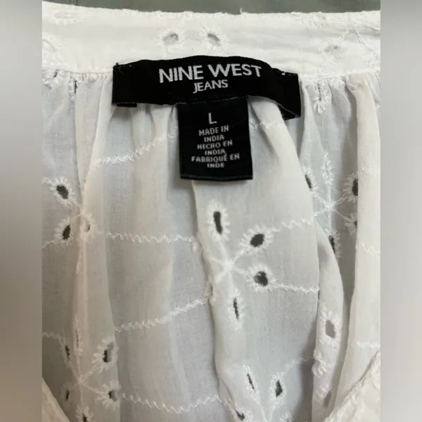 Nine West White Eyelet Blouse‎ Size Large EUC - Image 3