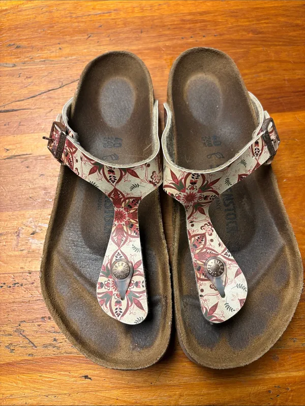 Birkenstock Floral Gizeh Thong Sandals in Cream and Red Accents size 40 - Image 3