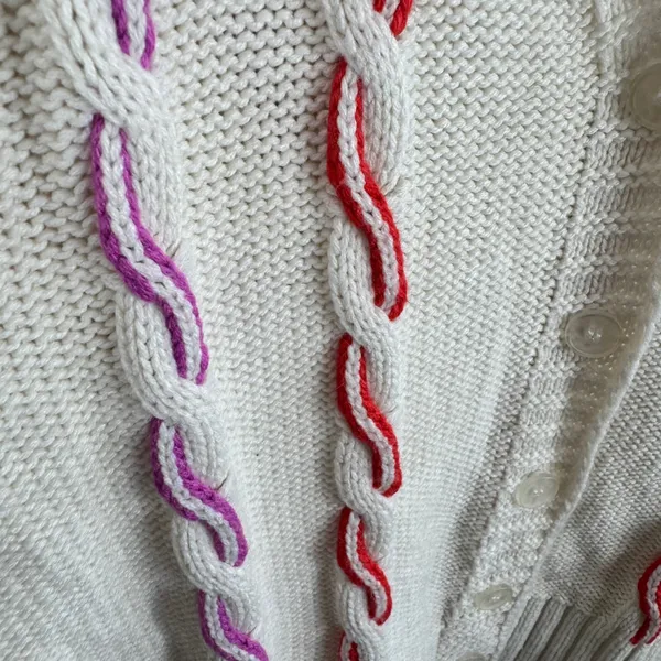 525 America Women Cream Cable Knit Cardigan Red Purple Contrast Stitch Small - Image 4