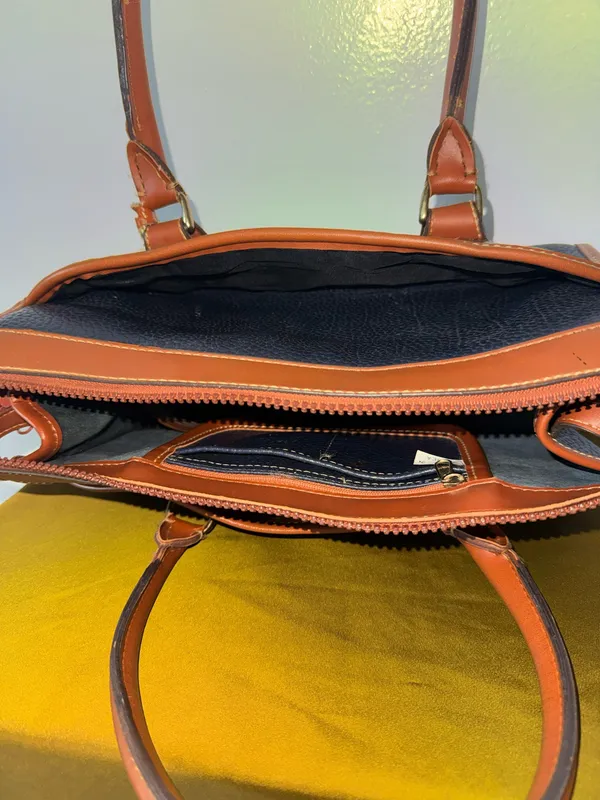 Vintage Dooney & Bourke All Weather Leather Satchel Unlined. - Image 3