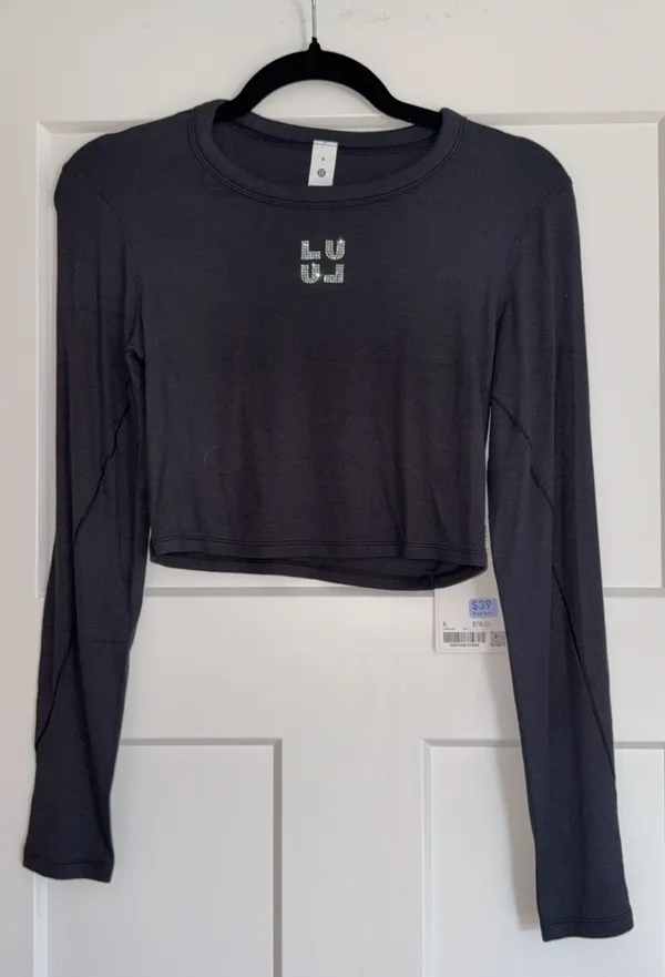 Lululemon Size 6 Hold Tight Long Sleeve in Black - Image 3