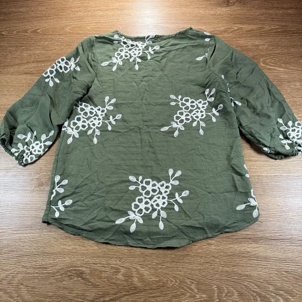 Kindred Petite Women's Olive Green Floral Embroidered Blouse PS - Image 9