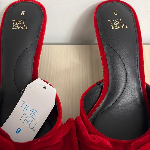Time and Tru New! Women's Red Velvet Bow Mules size 9 - Image 3