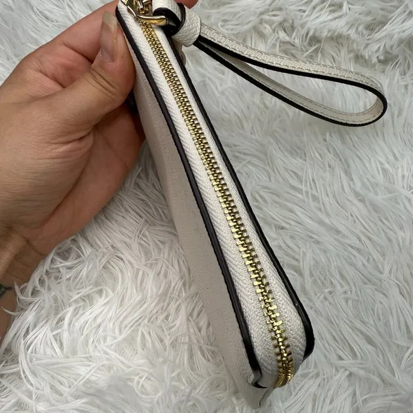 COACH White Zip Wristlet - Image 5