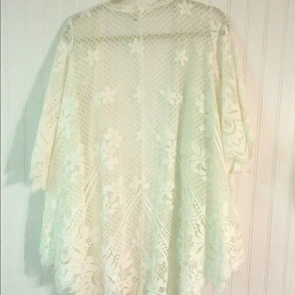 Miami Brand lace wrap white cotton blend S/M - Image 2