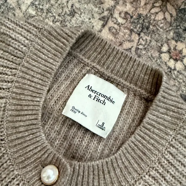 Abercrombie & Fitch Womens Cropped Ribbed Pearl Button Cardigan Sweater Taupe S - Image 3