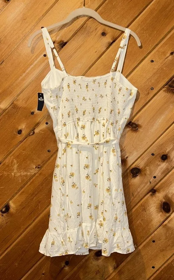 Hollister white with dainty yellow flowers belted mini dress NWT - Image 7