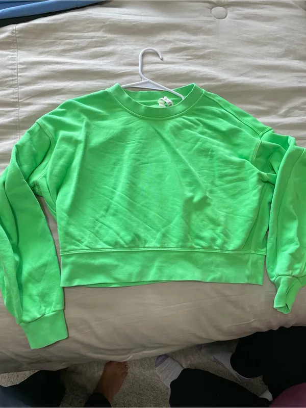Women’s Lululemon cropped Crewneck Sweatshirt - Neon Green size 4 - Image 3
