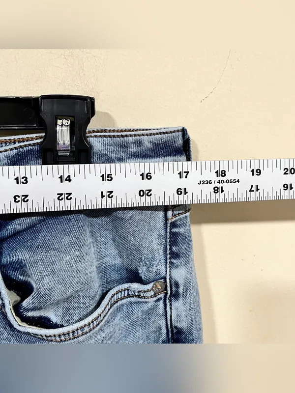 Rag and Bone "Dre" low rise boyfirend jeans  size 31 women’s EUC - Image 3