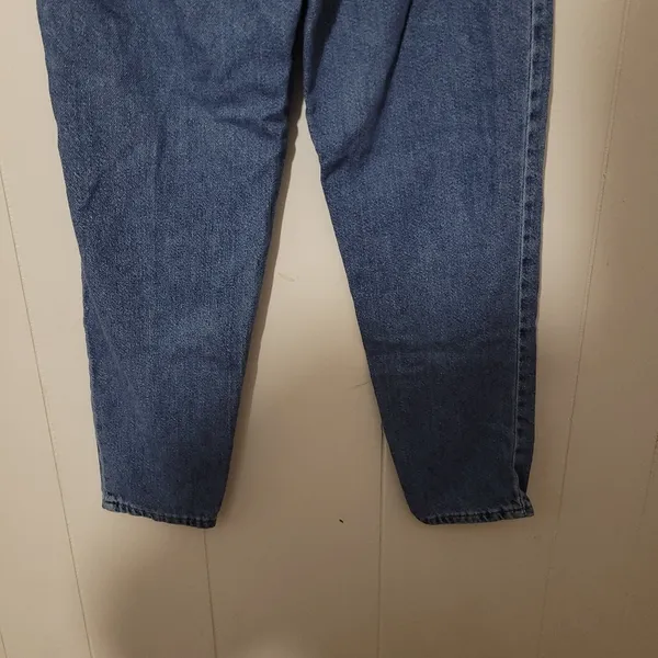 Levi’s High Waisted Mom Jeans Light Wash Blue Women’s Size 26 - Image 6