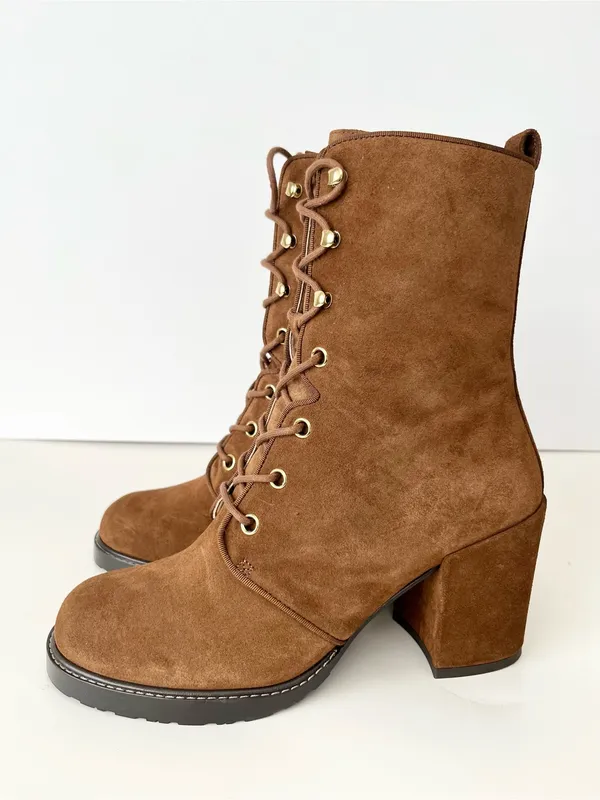 Stuart Weitzman suede lace up heeled boots camel 8.5 fall boots - Image 4