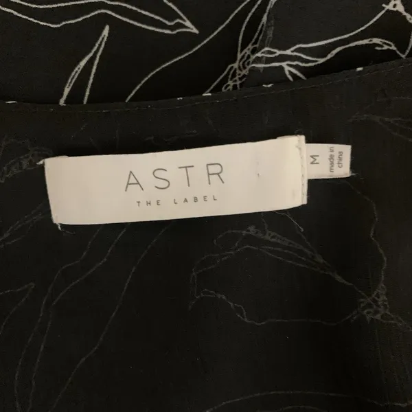 ASTR‎ The Label Black White Floral Wrap Blouse Long Sleeve Top Chic Medium - Image 3