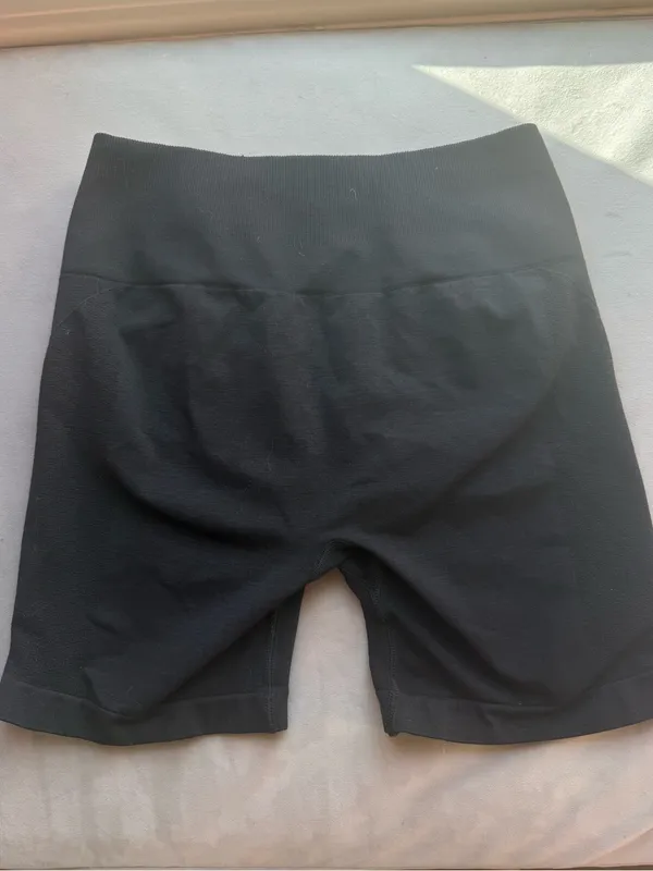 Alphalete Seamless scrunch shorts - Image 2