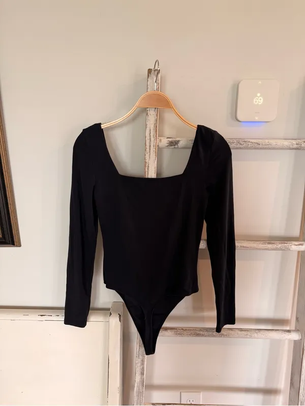 Babaton Black Contour Squareneck Longsleeve Bodysuit - Size Medium Pre Owned EUC - Image 2
