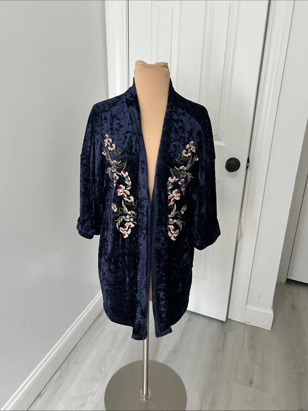 She + Sky Navy Crushed Velvet Embroidered Kimono - Image 2