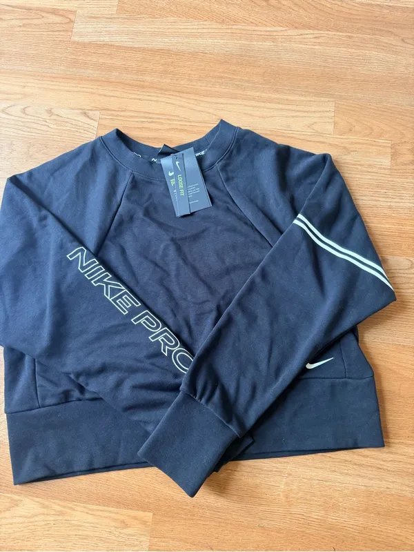 Nike Black Cropped Crew Sweatshirt with Sleeve 'NIKE PRO' Branding - Image 3