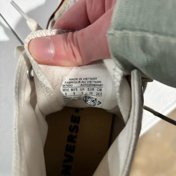 Women’s converse size 8 high tops white - Image 3