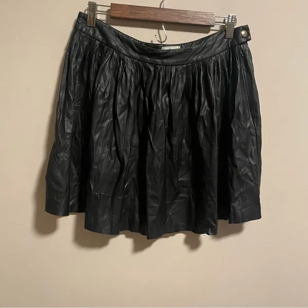 Aritzia Wilfred Le Fou Pleated Vegan Leather Skirt Black- Size 10 - Image 3