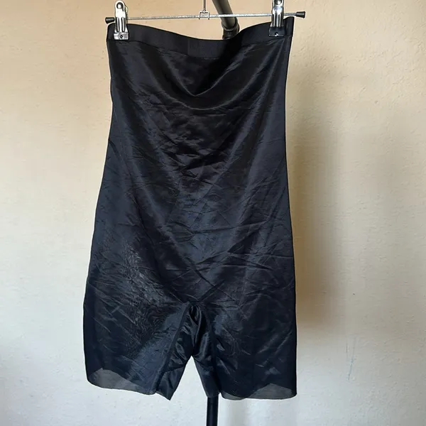 Skims Barely There‎ Mid Thigh Short in Onyx black Shape-wear Size L - Image 2