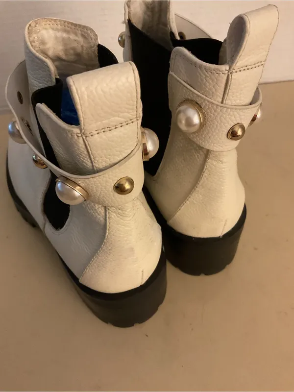 Karl Lagerfeld women White leather Chelsea heel boots US 8.5 - Image 3