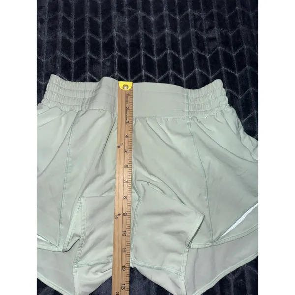 Lululemon Women Hotty Hot High Rise Lined Short Light Green Size 6 - Image 8