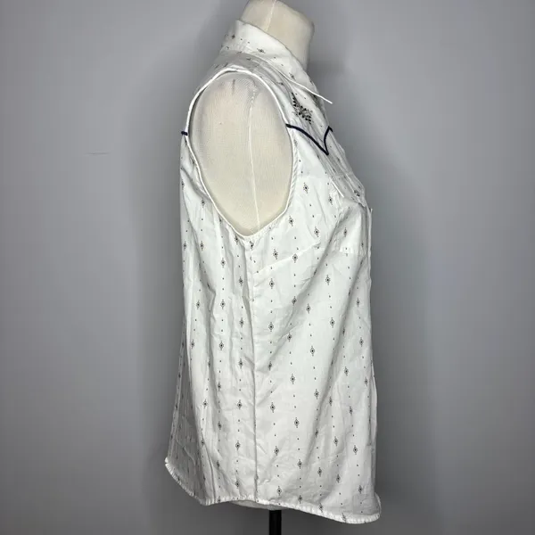 Cumberland Outfitters by Ely- Southwestern Print Sleeveless Pearl Snap Shirt - Image 7