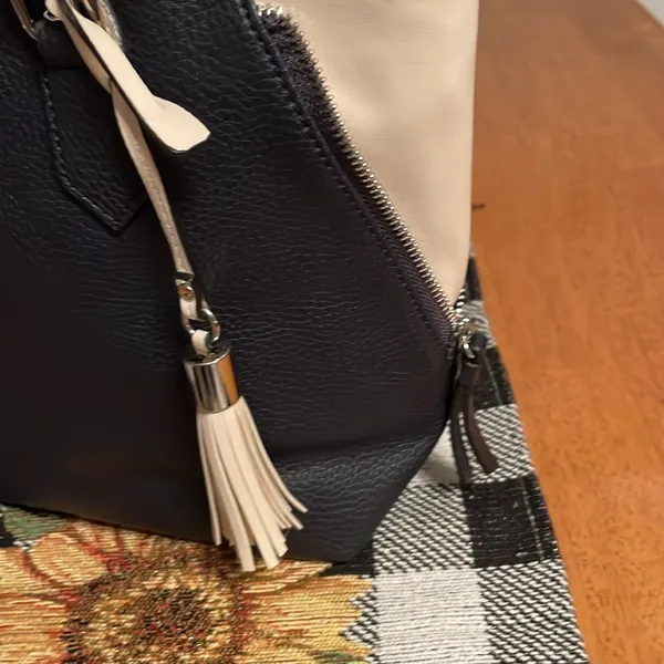 Nine West The Natala Tote features a top zip closure, interior pockets, and shoulder strap - Image 7