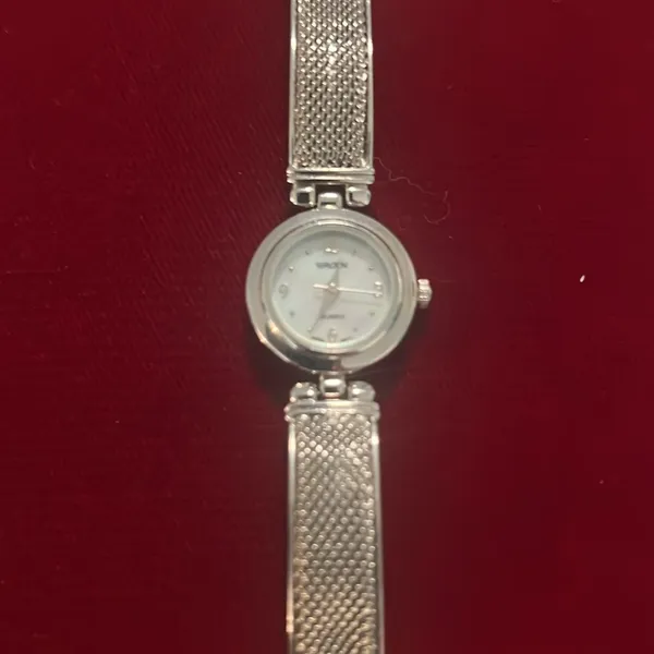 Vintage Gruen Silver Mother of Pearl Ladies Watch - Image 2