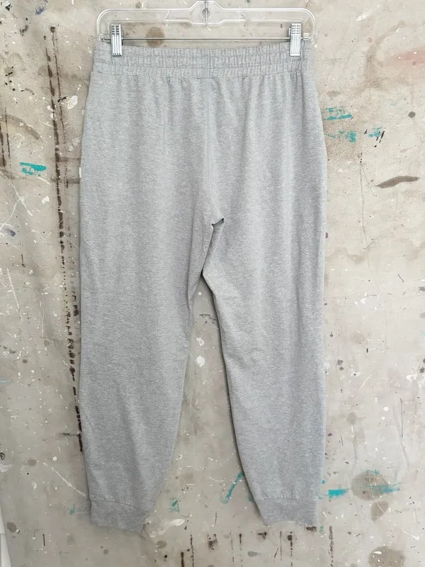 Vuori Performance Jogger in Light Gray Heather - Image 3