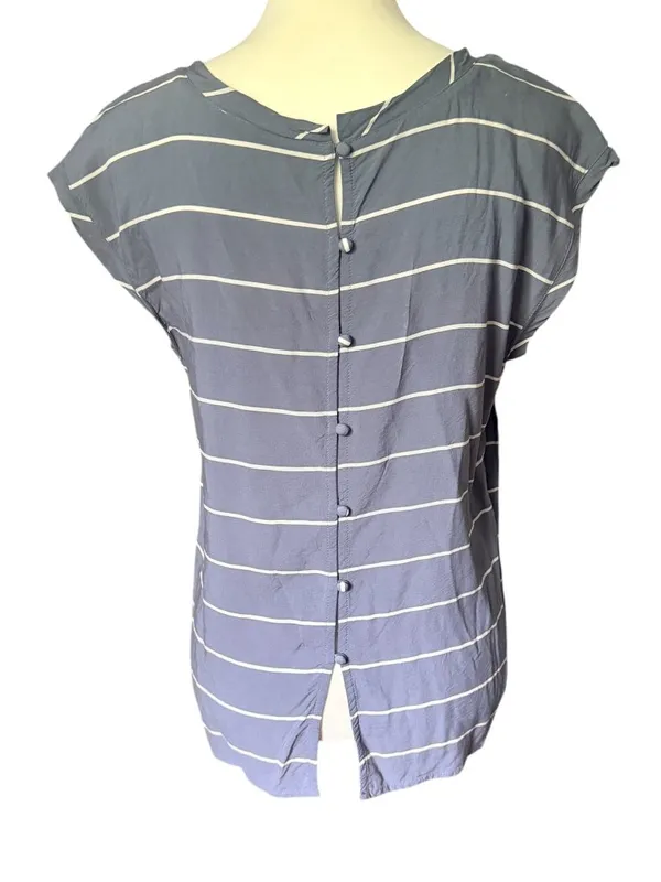 Abercrombie & Fitch Short Sleeve Blue and White Top Medium - Image 4