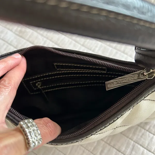 BCBGMAXAZRIA Y2K rare quilted, off-white, brown leather shoulder bagette small​ - Image 7