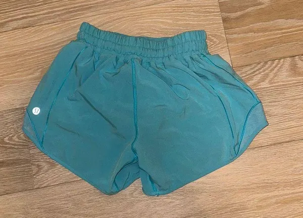 Lululemon Hotty Hots 4” - Image 3