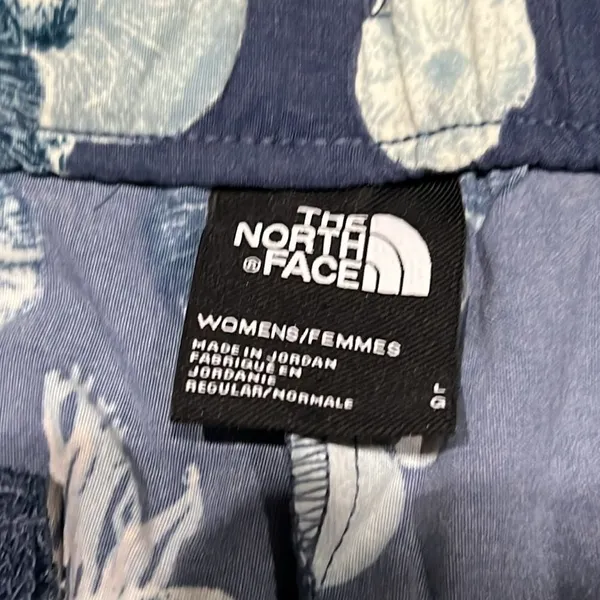 The North Face Motion Cotton Blend Stretch Shorts C16‎ - Image 5